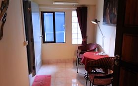 Fong Kaew And Baan Nang Fa Guesthouse